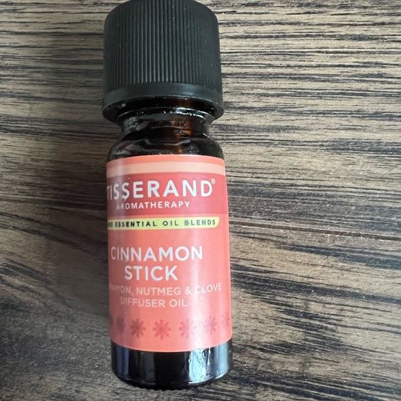 Tisserand 100% Nature Pure Essential Oil - Cinnamon Stick - Picture 3 of 5